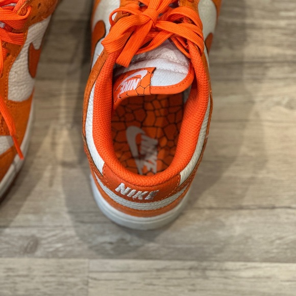 2023 Women’s Dunk Low 'Cracked Orange’ - Picture 2 of 5